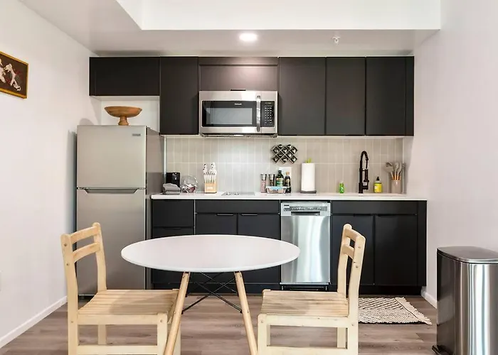 Lofty Apartment *