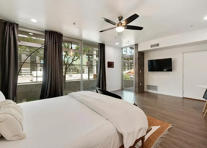 Lofty Apartment *